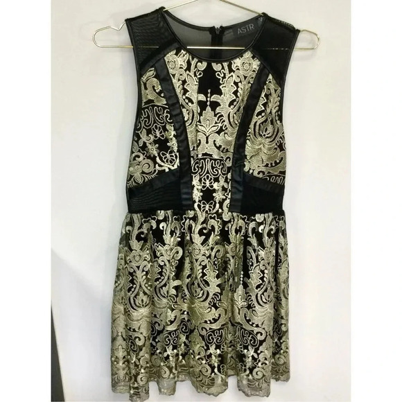 ASTR Womens Black Gold Lace Mesh Sleeveless Embroidered Mini Dress Large - Picture 1 of 12